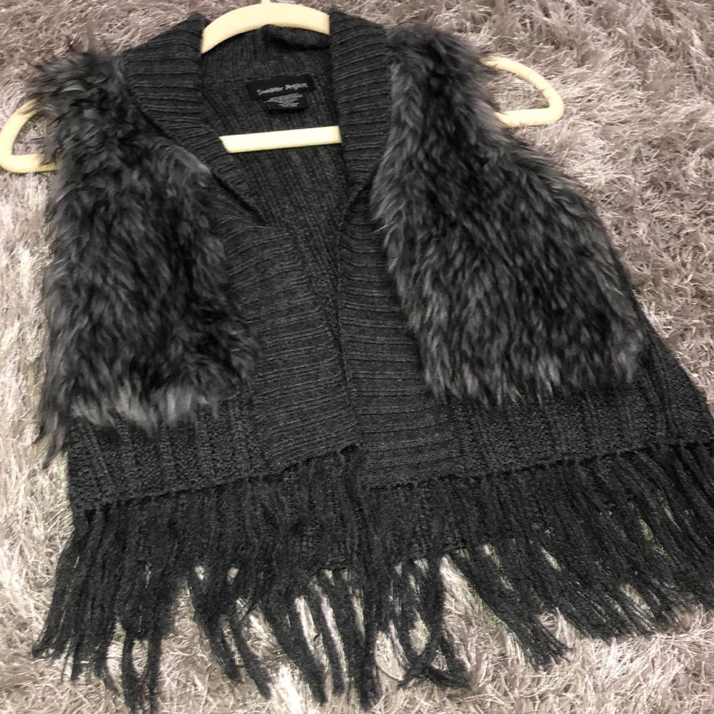 Size small sweater vest with faux fur. Gray.